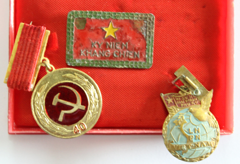 Một số phần thưởng cụ Đức nhận được trong quá trình tham gia hoạt động cách mạng.