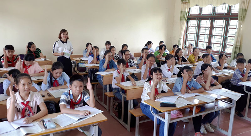 Bắt đầu từ 20/8/2018 học sinh các cấp học THCS và THPT trên địa bàn huyện Đầm Hà bước vào học. Giờ học toán lớp 7A của cô trò trường THCS Đầm Hà thị trấn Đầm Hà năm học 2018-2019.