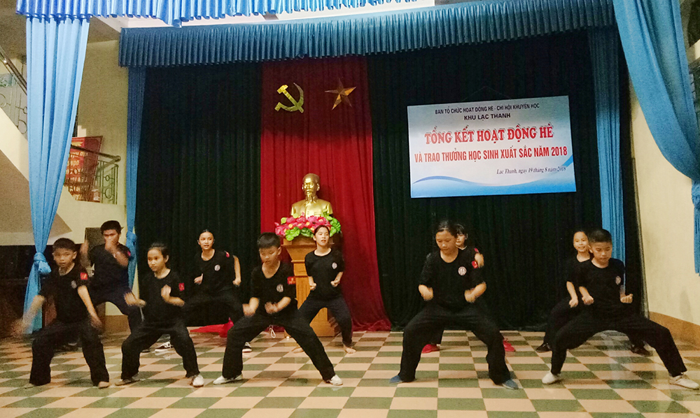 Tổng kết hoạt động hè của khu Lạc Thanh, phường Yên Thanh, TP Uông Bí. Ảnh: Nguyễn Hoa