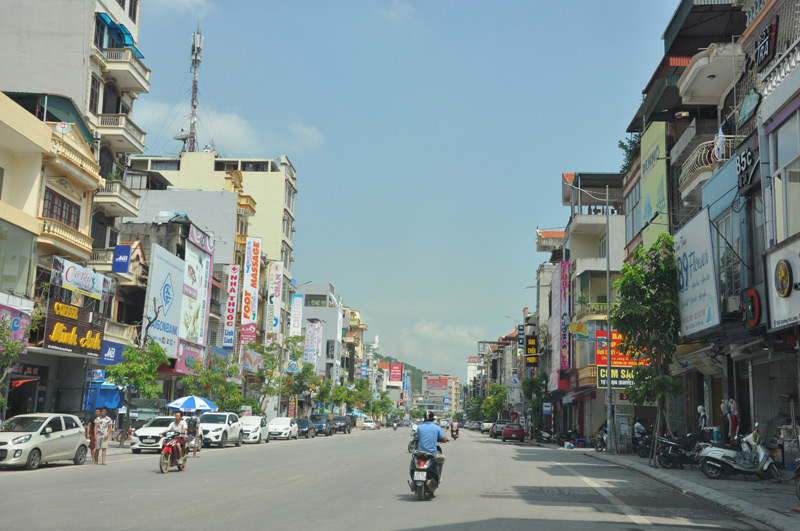 Đường phố phường Bãi Cháy khang trang sạch đẹp tạo ấn tượng với khách du lịch 