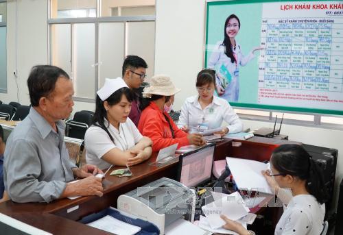 Bệnh nhân khám dịch vụ tại bệnh viện Quận 2 (Thành phố Hồ Chí Minh). Ảnh: Phương Vy/TTXVN