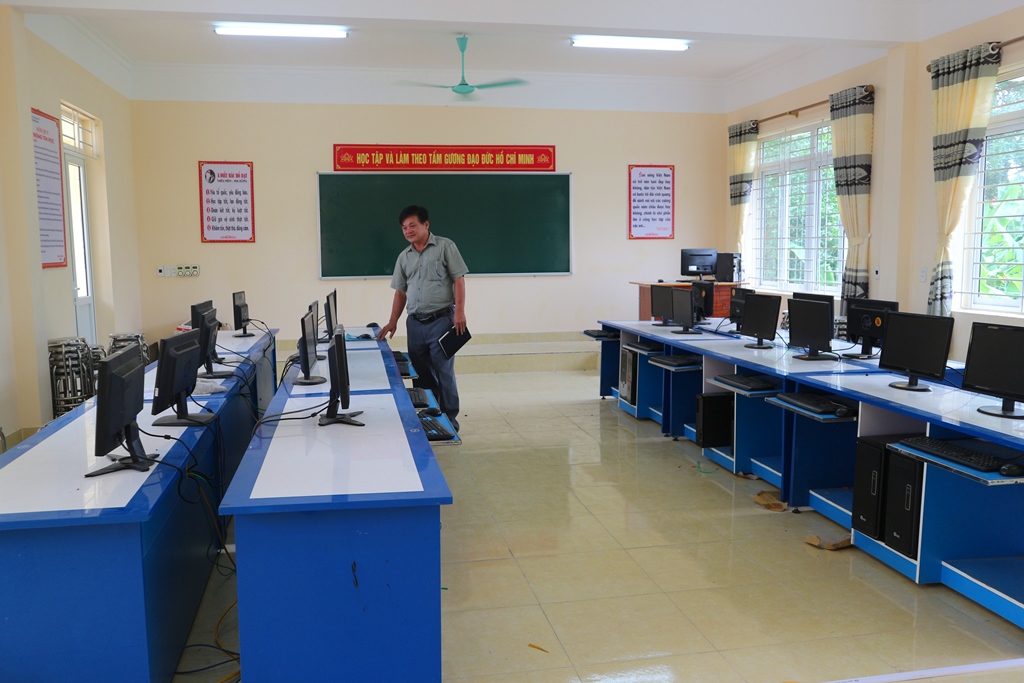 Phòng học Tin- Tiếng Anh của trường THCS Sông Khoai (xã Sông Khoai, TX Quảng Yên) đã được trang bị đầy đủ thiết bị cho năm học mới