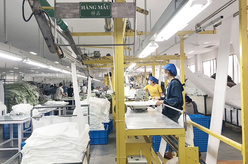Sản xuất sản phẩm khăn mặt, khăn tắm tại Công ty TNHH Đại Đông Việt Nam (KCN Texhong Hải Hà).
