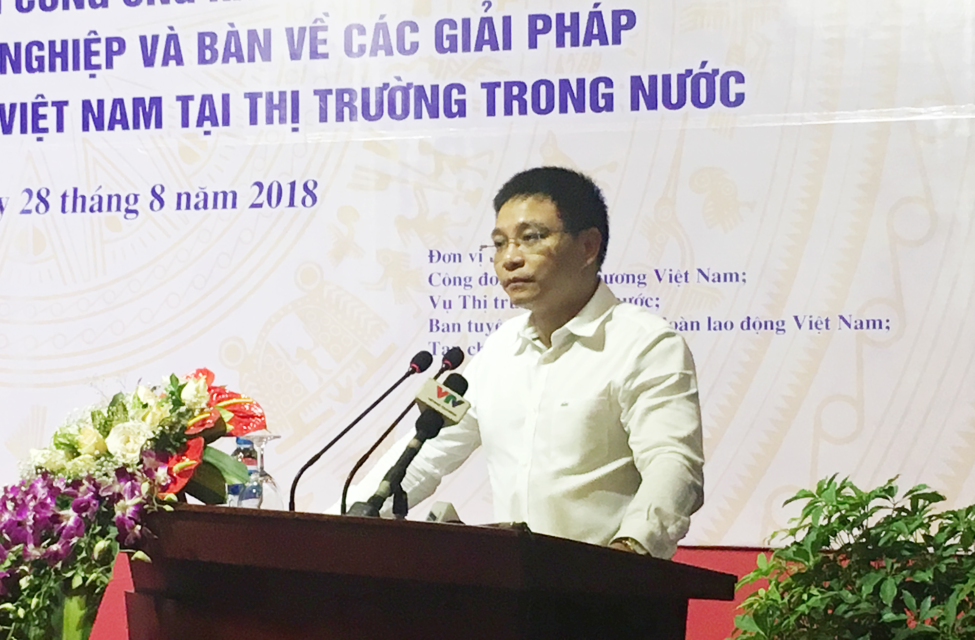 Đồng chí Nguyễn Văn Thắng, Phó Chủ tịch UBND tỉnh phát biểu tại hội nghị