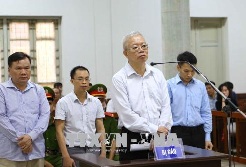 Bị cáo Trần Trung Chí Hiếu khai báo tại phiên tòa. Ảnh: Doãn Tấn/TTXVN