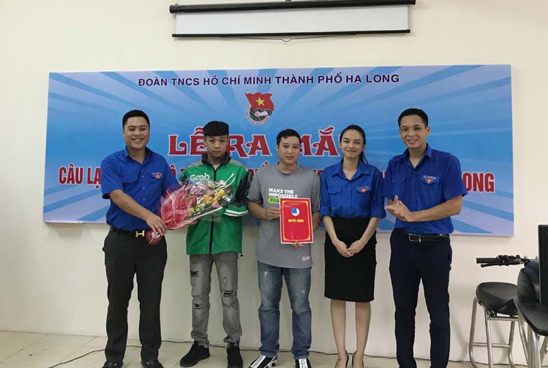 Hội LHTN Việt Nam TP Hạ Long trao quyết định thành lập