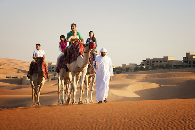 Mỗi năm, nơi đây chào đón hơn 12 triệu du khách. Du lịch chiếm hơn 10% GDP của quốc gia. Trong 7 tiểu vương quốc, Dubai là nơi có lượng người ghé thăm đông nhất. Ảnh: Ruwais City.
