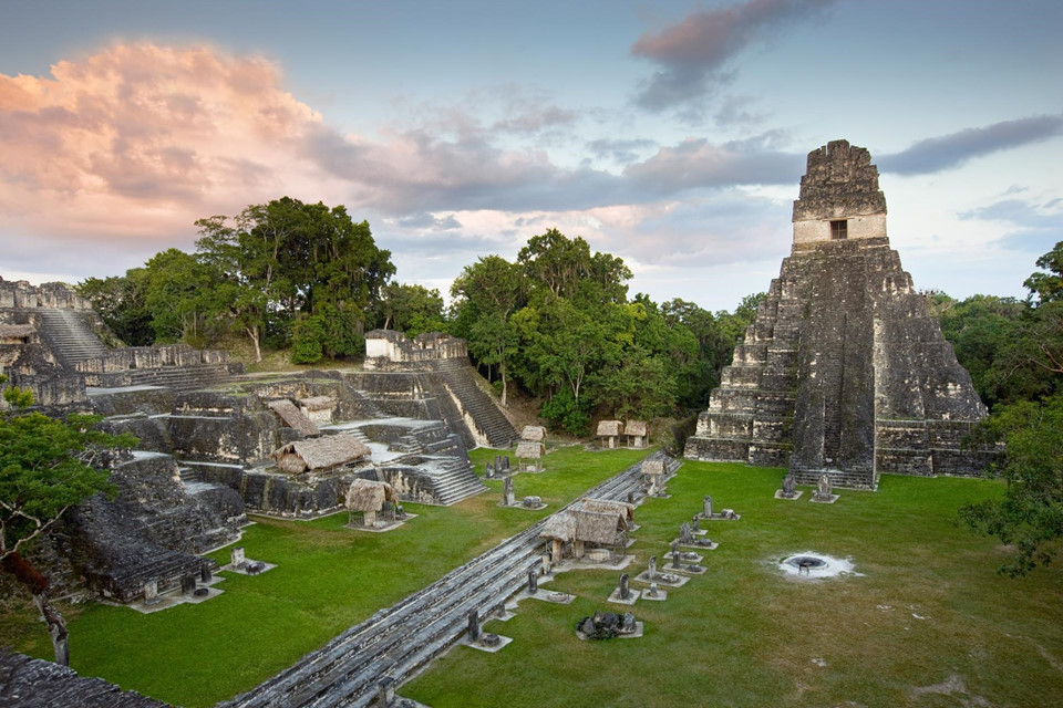 Lưu vực Mirador và công viên quốc gia Tikal, Guatemala (Trung Mỹ): Lưu vực Mirador và công viên quốc gia Tikal là nơi có những di tích bí ẩn của nền văn minh Maya cổ xưa. Tuy nhiên, nạn khai quật bất hợp pháp để tìm kho báu và đốt rừng đe dọa tới sự tồn tại của điểm đến lịch sử này. Ảnh: National Geographic.
