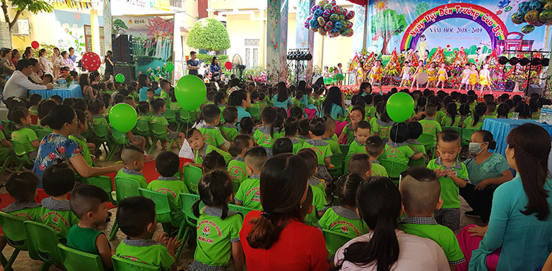 Quang cảnh khai giảng năm học mới ở trường Mầm non Hoa Hồng.