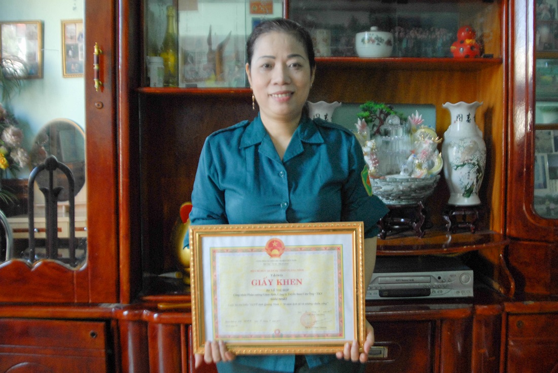 Với tác phầm nghiên cứu gần 2.000 trang chéo tay về lịch sử LLVT tỉnh, chị Lê Thị Hợp xuất sắc đạt giải nhất cuộc thi do Bộ CHQS tỉnh tổ chức.