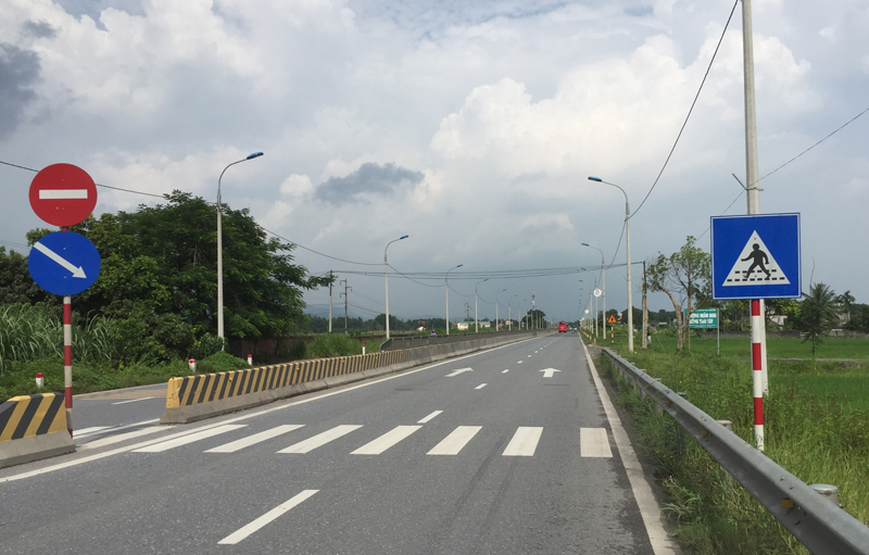Dải phân cách cứng tại đoạn KM69+500 đoạn qua xã Hồng Thái Tây (TX Đông Triều) đã được mở để cho phương tiện quay đầu hợp lý và người dân tham gia giao thông trên QL18.
