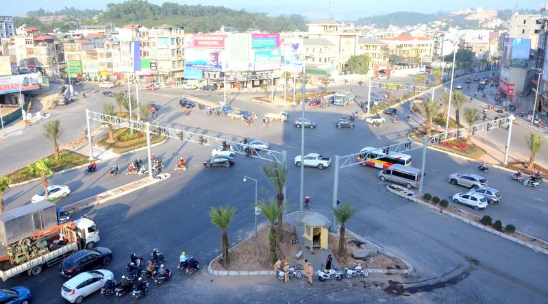 Nút giao thông Loong Toòng nay đã thông thoáng và trở thành một điểm nhấn về cảnh quan cho đô thị Hạ Long (Ảnh: Lương Giang).