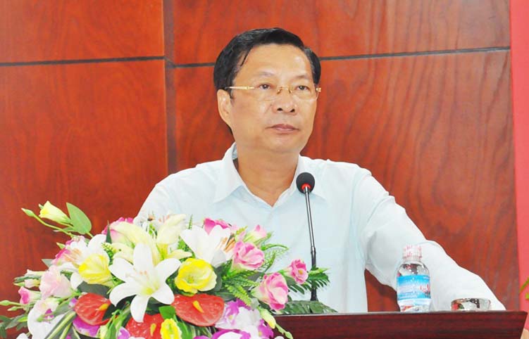 Đồng chí Nguyễn Văn Đọc, Bí thư Tỉnh ủy, Chủ tịch HĐND tỉnh phát biểu tại buổi khai giảng.