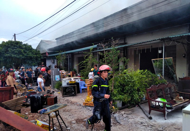 Vụ cháy 5 quán cà phê, giải khát liền kề nhau “lách luật” có trang bị hệ thống âm thanh tại khu 8 phường Hải Hòa ngày 4/8/2018.