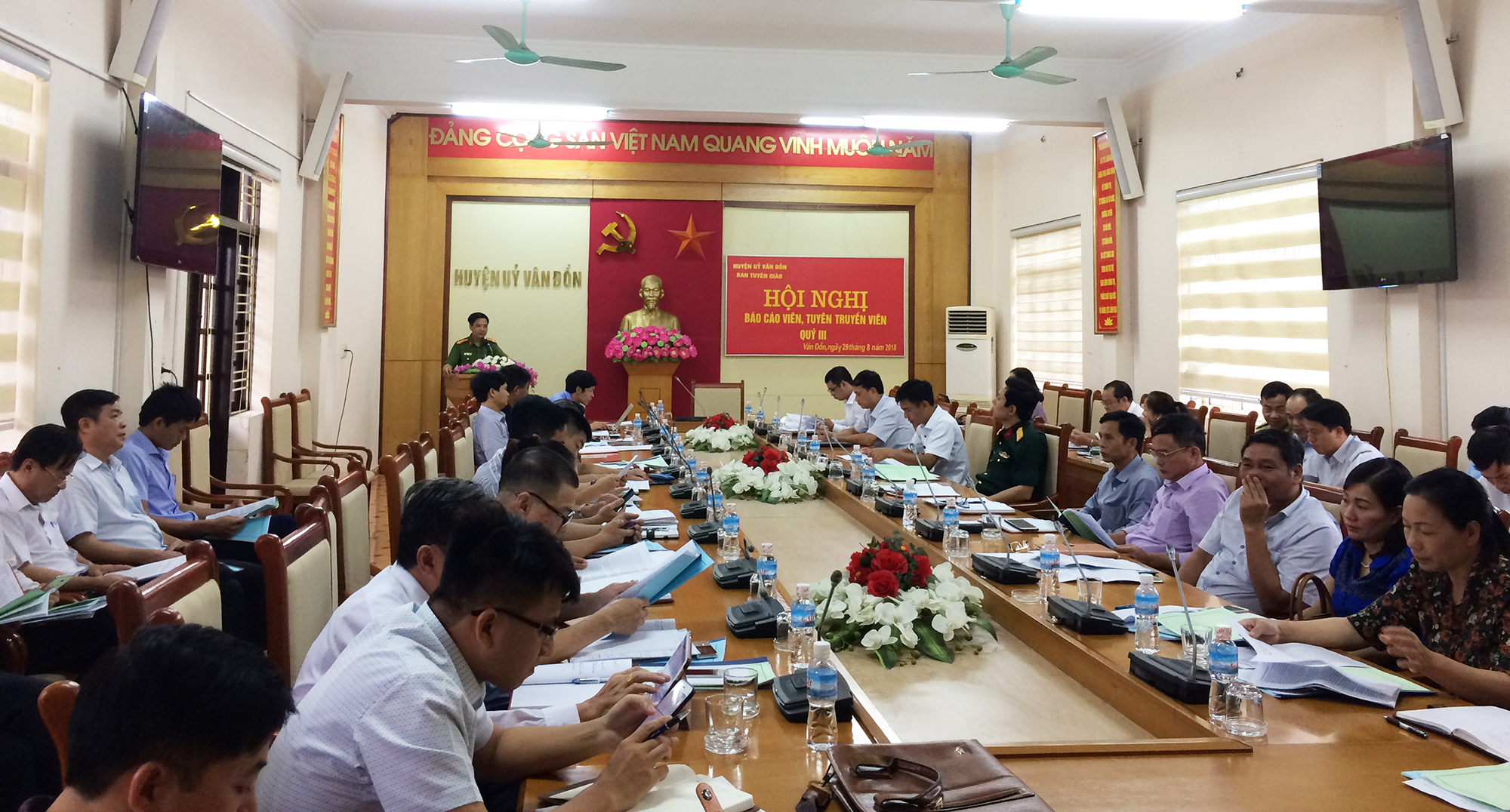  Ban Tuyên giáo Huyện ủy Vân Đồn  tổ chức hội nghị Báo cáo viên Quý III/ 2018.