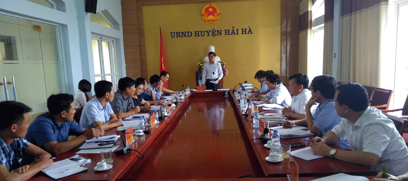 Đồng chí Vũ Văn Diện, Phó Chủ tịch UBND tỉnh phát biểu chỉ đạo tại buổi làm việc với huyện Hải Hà.