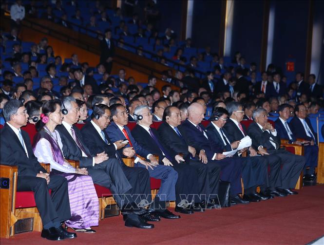 Các đại biểu tham dự phiên khai mạc toàn thể WEF ASEAN 2018. 