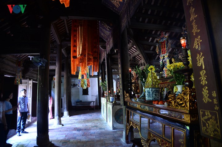   Tứ Ân là một trong những hạng mục chính của khu di tích chùa Bổ Đà. Chùa được xây dựng vào thời vua Lê Dụ Tông (thế kỷ 18) và được trùng tu tôn tạo vào thời Nguyễn (thế kỷ XIX-XX) và những năm gần đây.