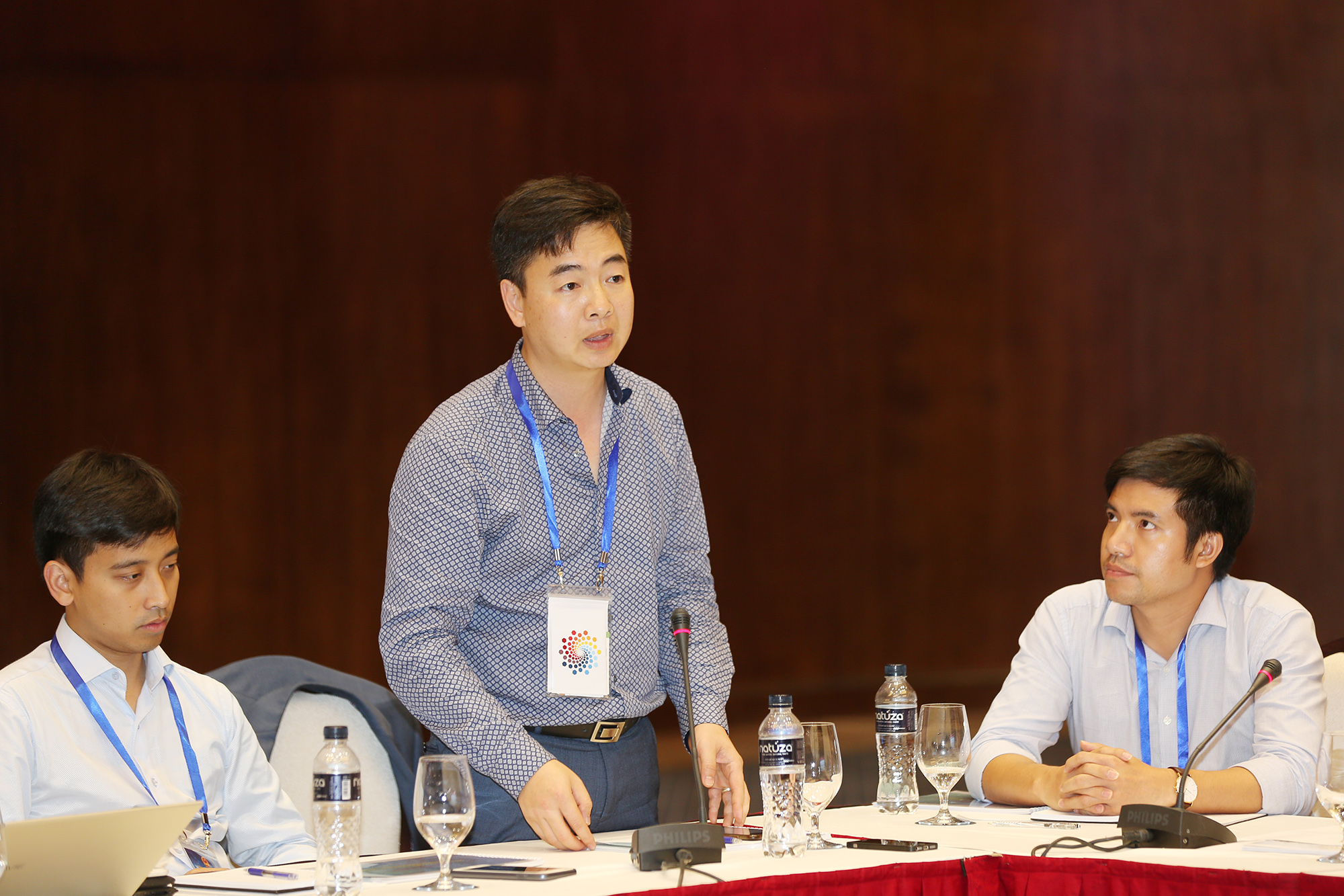 Các nhà khoa học tham góp ý kiến cho Quảng Ninh về tiếp cận, triển khai công nghiệp 4.0. 