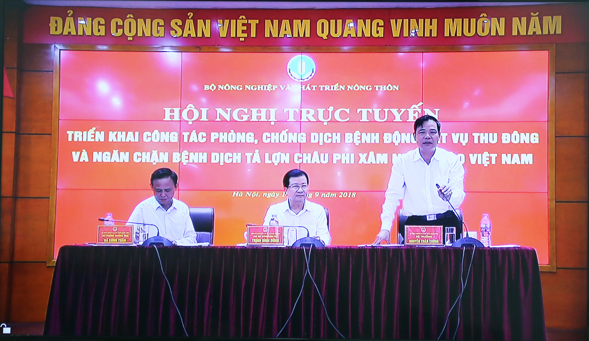 Bộ trưởng Bộ NN&PTNT Nguyễn Xuân Cường phát biểu tại hội nghị.