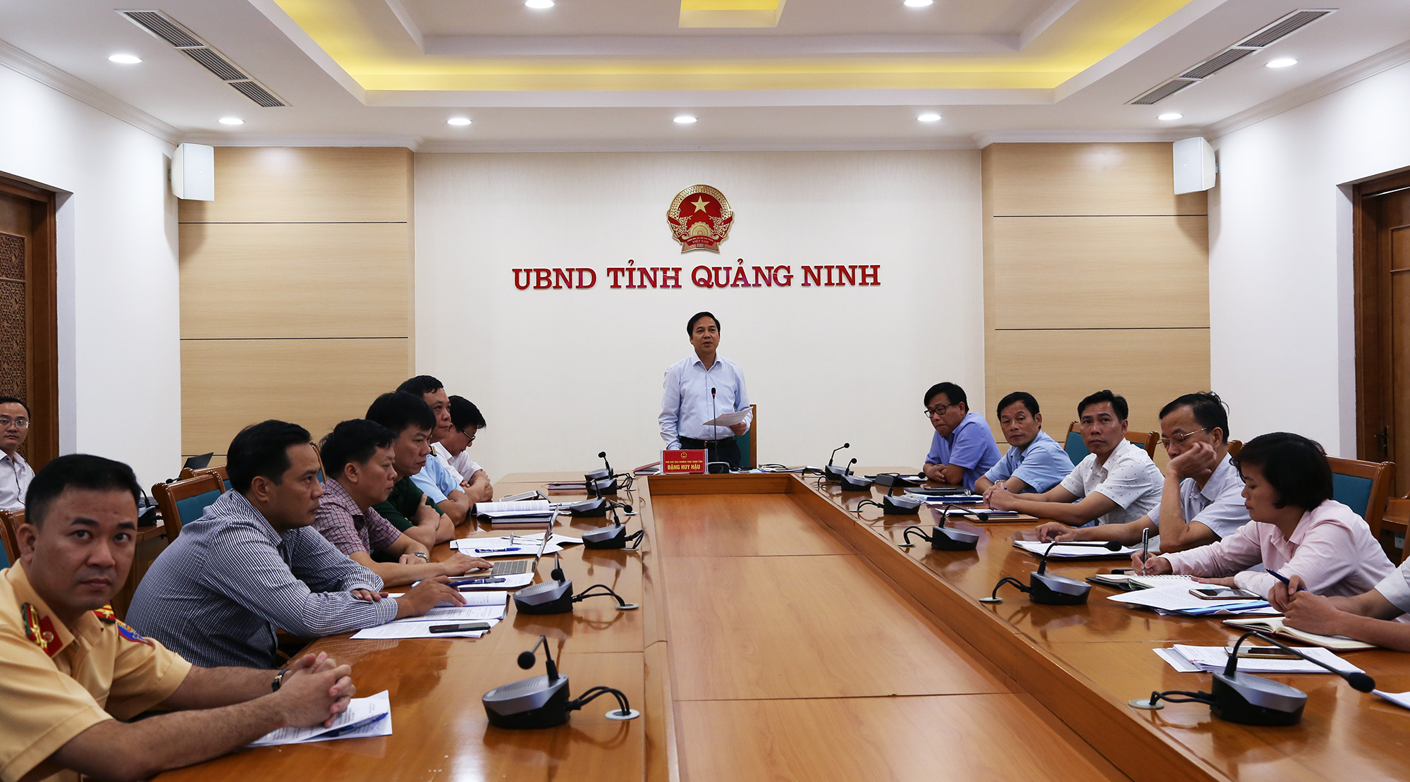 Đồng chí Đặng Huy Hậu, Phó Chủ tịch Thường trực UBND tỉnh phát biểu tại điểm cầu Quảng Ninh.