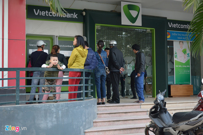 Vietcombank sẽ dừng các dịch vụ ngân hàng điện tử với chủ tài khoản thuê bao 11 số từ 15/11. Ảnh: Quang Thắng.