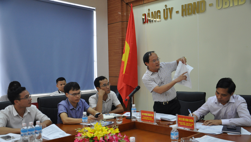 Đại diện UBND TP Hạ Long trình bày các căn cứ để triển khai điều chỉnh quy hoạch