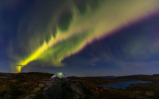 Vẻ đẹp huyền ảo của ánh sáng bắc cực quang vào mùa thu ở Na Uy.