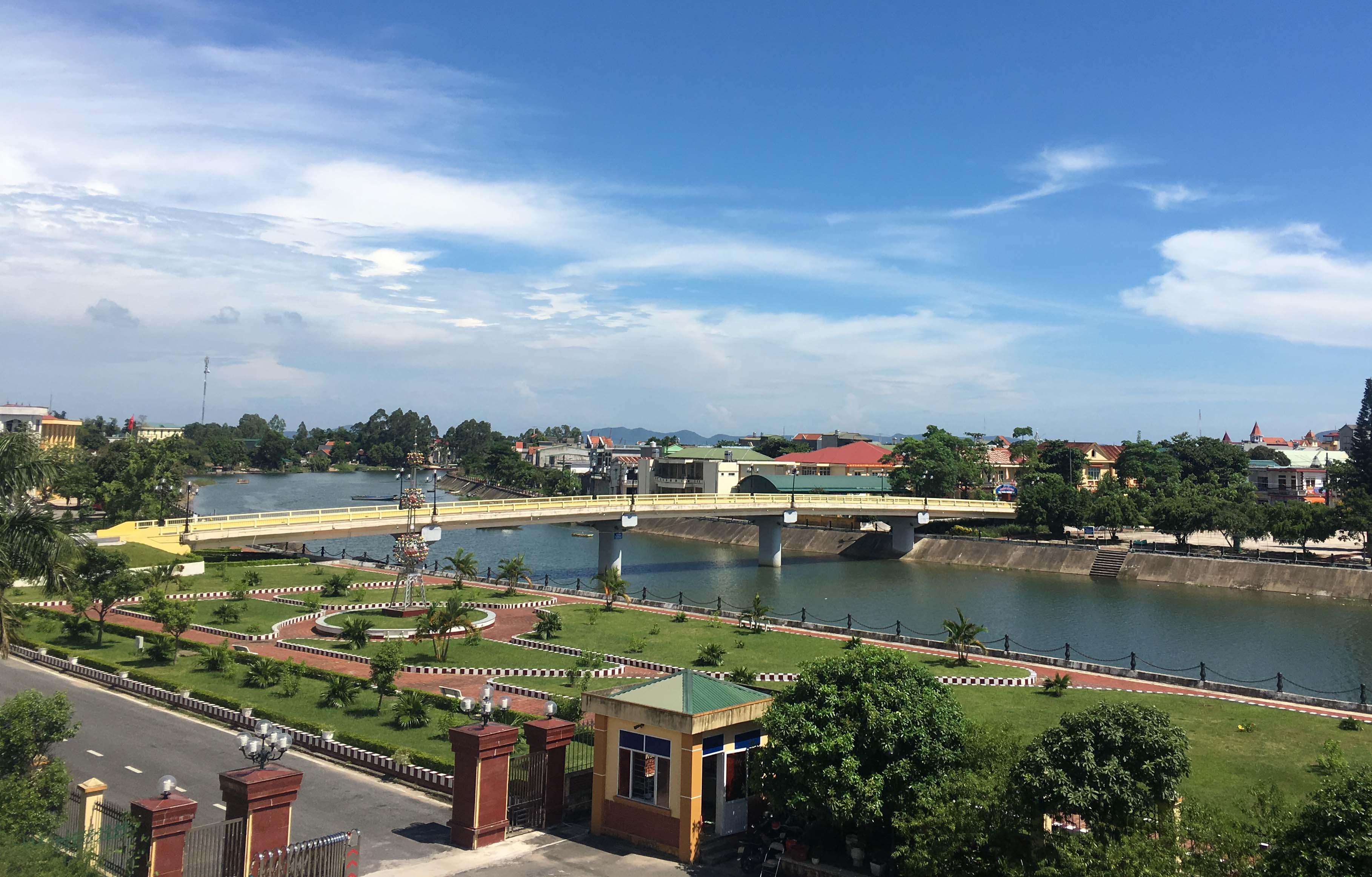 Sông Hà Cối đoạn qua thị trấn Quảng Hà