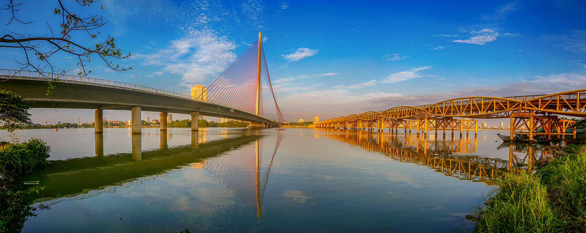 Cầu Trần Thị Lý được xây dựng ngay gần cây cầu lịch sử Nguyễn Văn Trỗi.