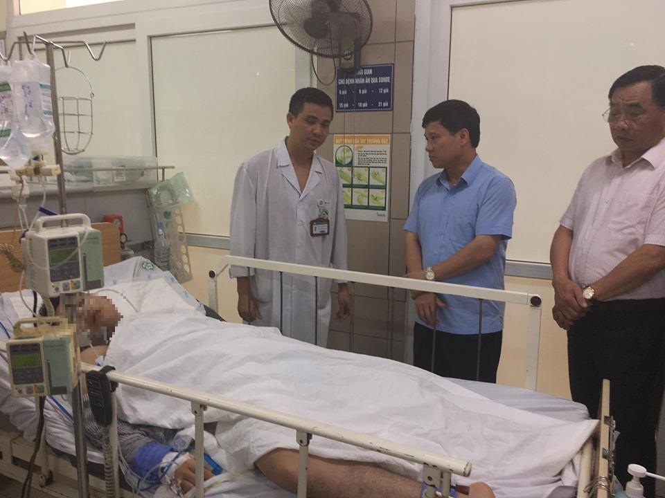 Một nạn nhân trong vụ việc ở Đêm nhạc hội Mùa thu đang điều trị tại bệnh viện Bạch Mai. Ảnh: TN