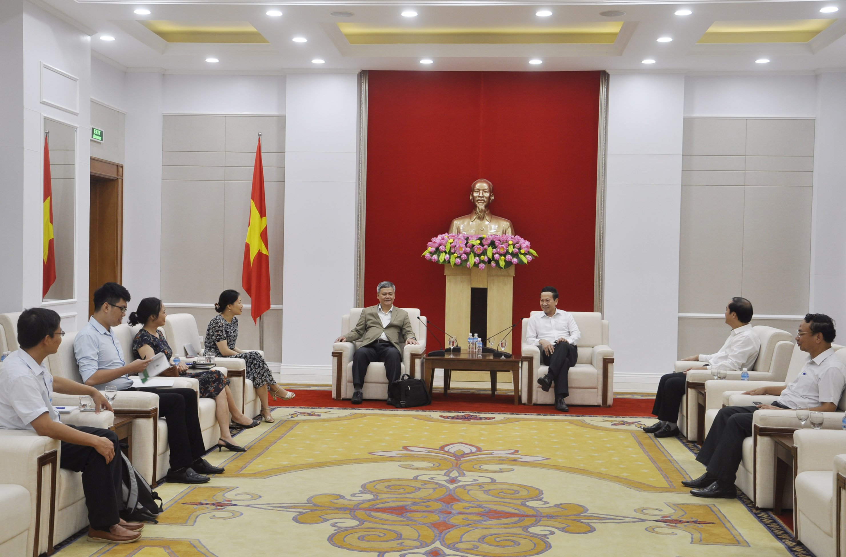 Đồng chí Nguyễn Văn Thành, Phó Chủ tịch UBND tỉnh tiếp đoàn công tác.