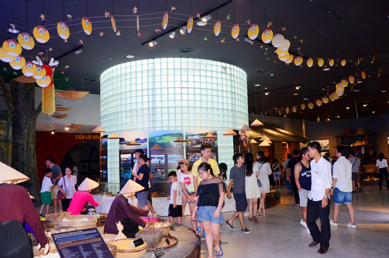 Bảo tàng Quảng Ninh là thiết chế văn hóa thu hút đông đảo du khách tham quan