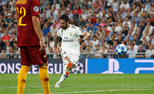 Real như biến Roma thành đối thủ để đá tập trong suốt trận đấu. Ảnh: Reuters.