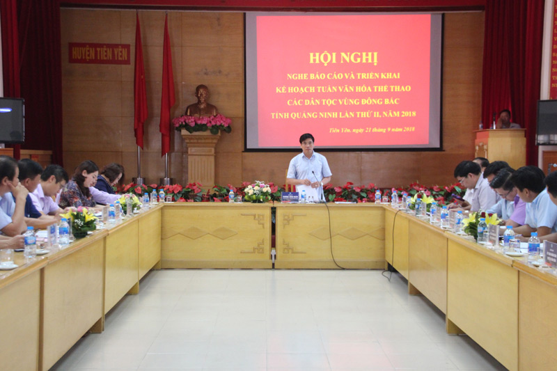 Đồng chí Trương Công Ngàn, Bí thư, Chủ tịch UBND tỉnh phát biểu tại hội nghị 