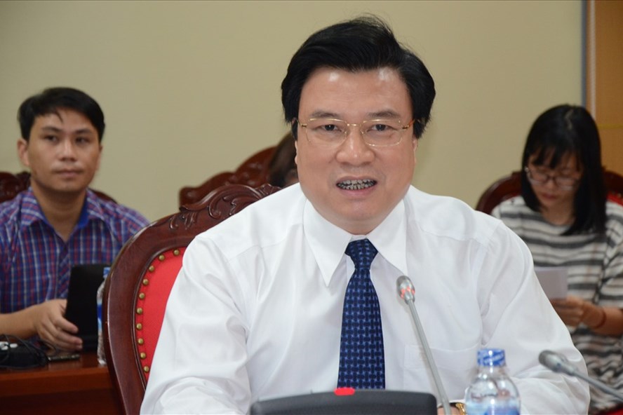 Thứ trưởng Bộ GDĐT Nguyễn Hữu Độ cho biết sẽ khắc phục tình trạng học sinh viết vào SGK. Ảnh: Huyên Nguyễn