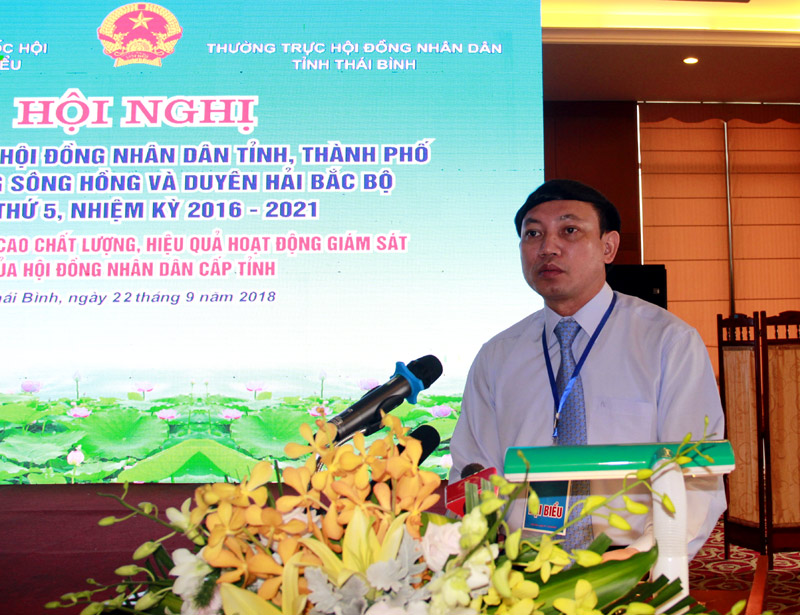 Đồng chí Nguyễn Xuân Ký, Phó Chủ tịch Thường trực HĐND tỉnh Quảng Ninh tham luận tại hội nghị.
