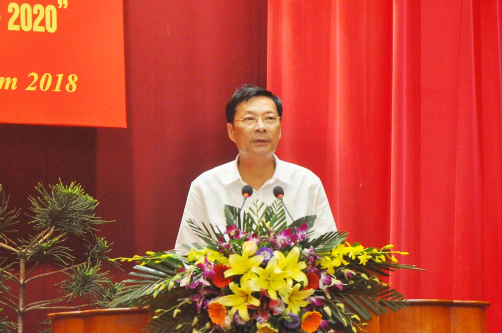 Bí thư Tỉnh uỷ, Chủ tịch HĐND tỉnh Nguyễn Văn Đọc phát biểu tại hội nghị 