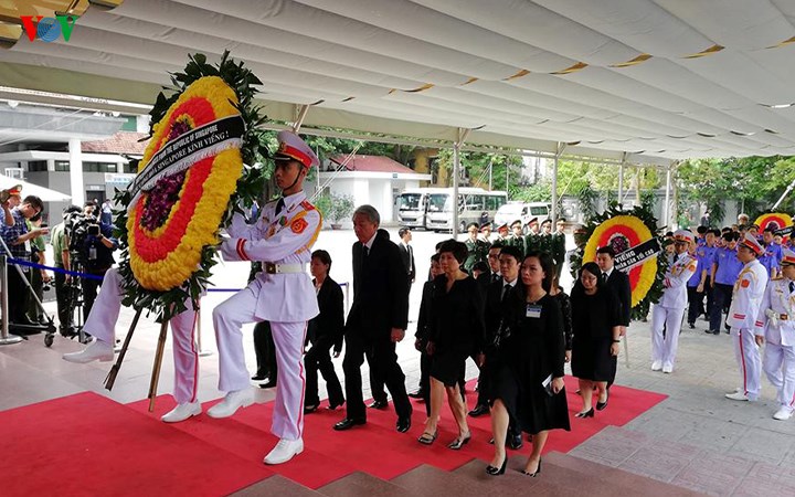 Đoàn đại biểu Singapore vào viếng Chủ tịch nước Trần Đại Quang.