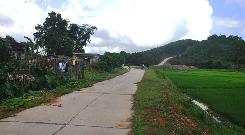 Tuyến đường lien thôn Lý sáy -Tẳn Lổng - Cống Tểnh xã Quảng Lâm có chiều dài hơn 3km, tổng mức đầu tư gần 9 tỷ đồng tạo điều kiển cho người dân lưu thông nhất là trong mùa mưa bão.