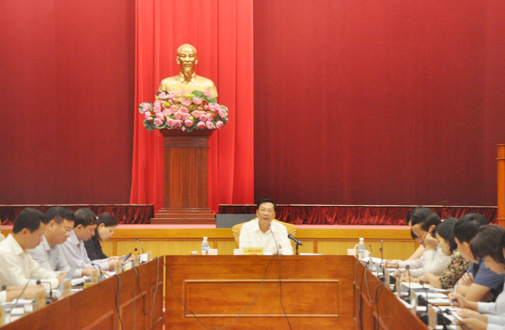 Bí thư Tỉnh uỷ, Chủ tịch HĐND tỉnh Nguyễn Văn Đọc chủ trì hội nghị