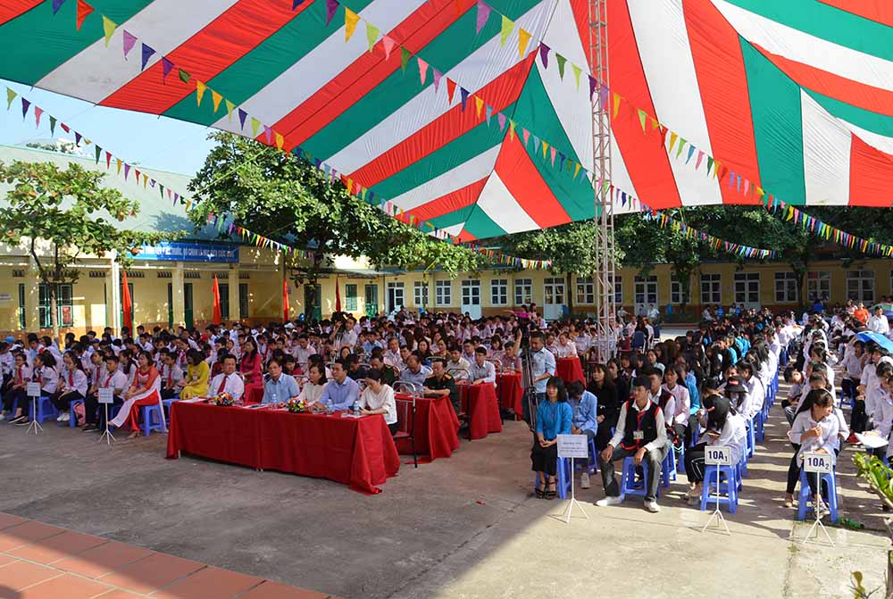 Đông đảo đại biểu, học sinh tham dự lễ khai mạc Tuần lễ hưởng ứng HTSĐ năm 2018.