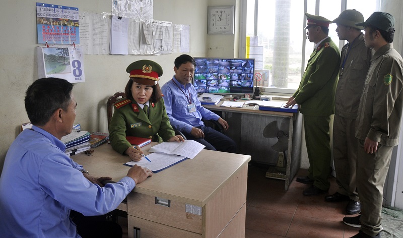 Thiếu tá Thanh luôn sâu sát cơ sở, đơn vị trên địa bàn hướng dẫn, phối hợp đảm bảo ANTT.