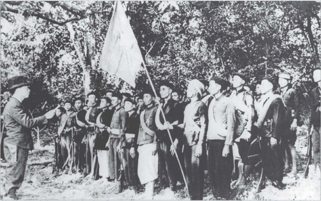 Một bức ảnh tại triển lãm: Đại tướng Võ Nguyên Giáp công bố thành lập Đội Việt Nam tuyên truyền giải phóng quân năm 1944