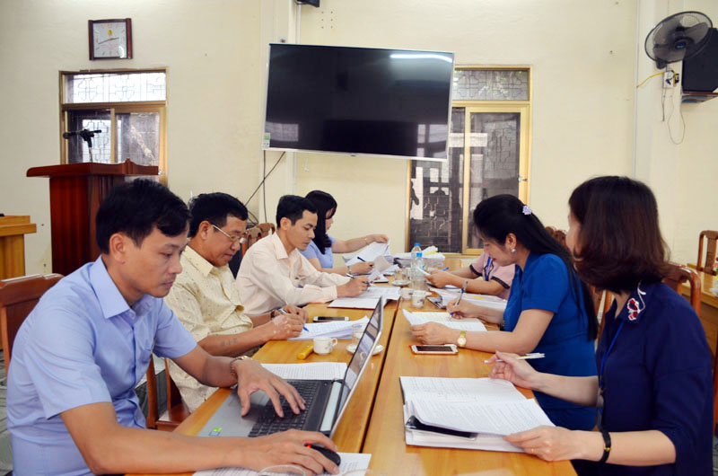 Thường trực HĐND TP Uông Bí giám sát việc thực hiện nghị quyết của HĐND thành phố năm 2018 tại Phòng GD-ĐT.