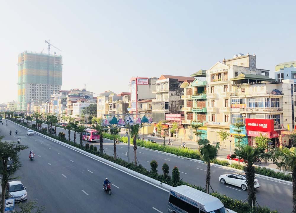 Tuyến đường Nguyễn Văn Cừ được nâng cấp từ 4 lên 6 làn xe theo đúng thiết kế tuyến đường kiểu mẫu được Bộ xây dựng duyệt.