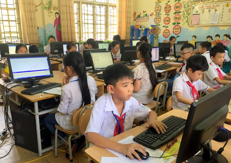 Các em học sinh trên địa bàn thị xã Đông Triều được làm quen với CNTT và những yếu tố cơ bản của CQĐT ngay từ trên ghế nhà trường.