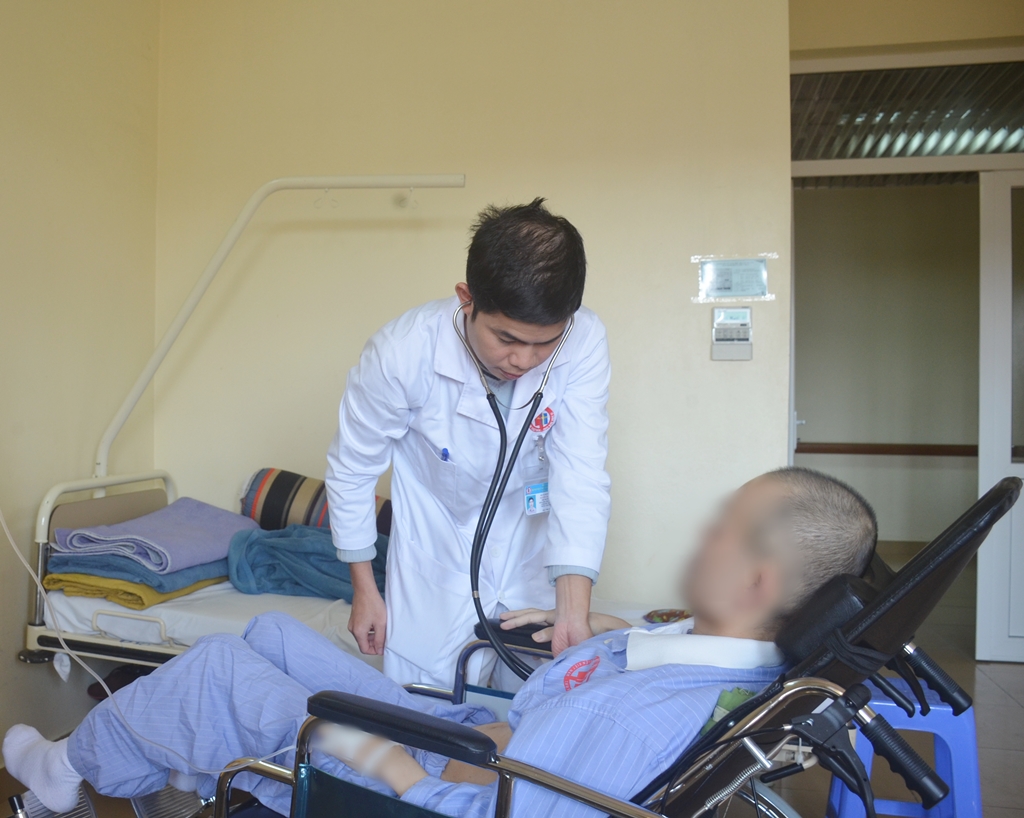 ác sĩ CKI Nguyễn Thành Nam, Phó Trưởng Khoa Hóa trị can thiệp và chăm sóc giảm nhẹ, Bệnh viện Việt Nam - Thụy Điển Uông Bí