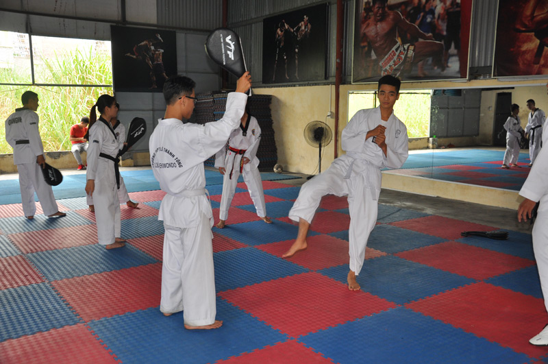 Các VĐV của đội tuyển Teakwondo tích cực luyện tập để hoàn thành mục tiêu đoạt 1 HCV ở Đại hội TDTT toàn quốc lần thứ VIII