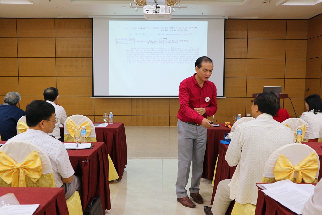 TS Trần Quốc Hùng, Phó Chủ tịch TW Hội Chữ thập đỏ Việt Nam, tham gia giảng dạy các chuyên đề ở lớp tập huấn